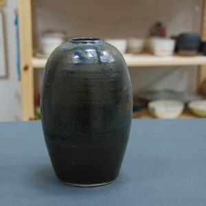 Crna velika vaza