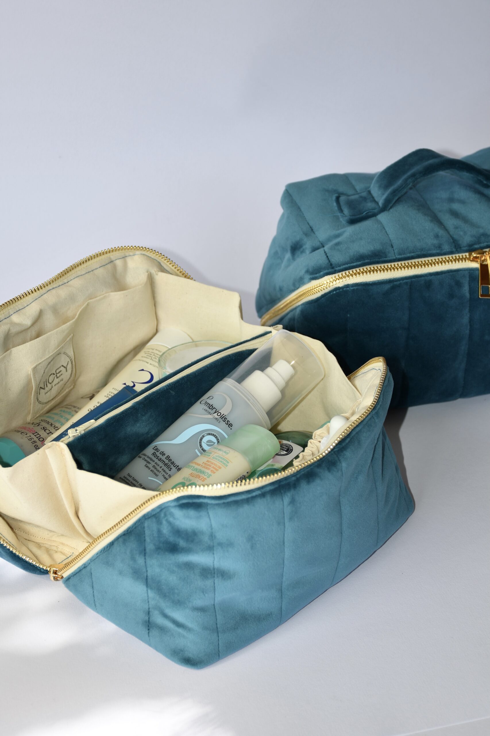 pli&scaron;ani neseser- Souvenir store Beograd Dorćol