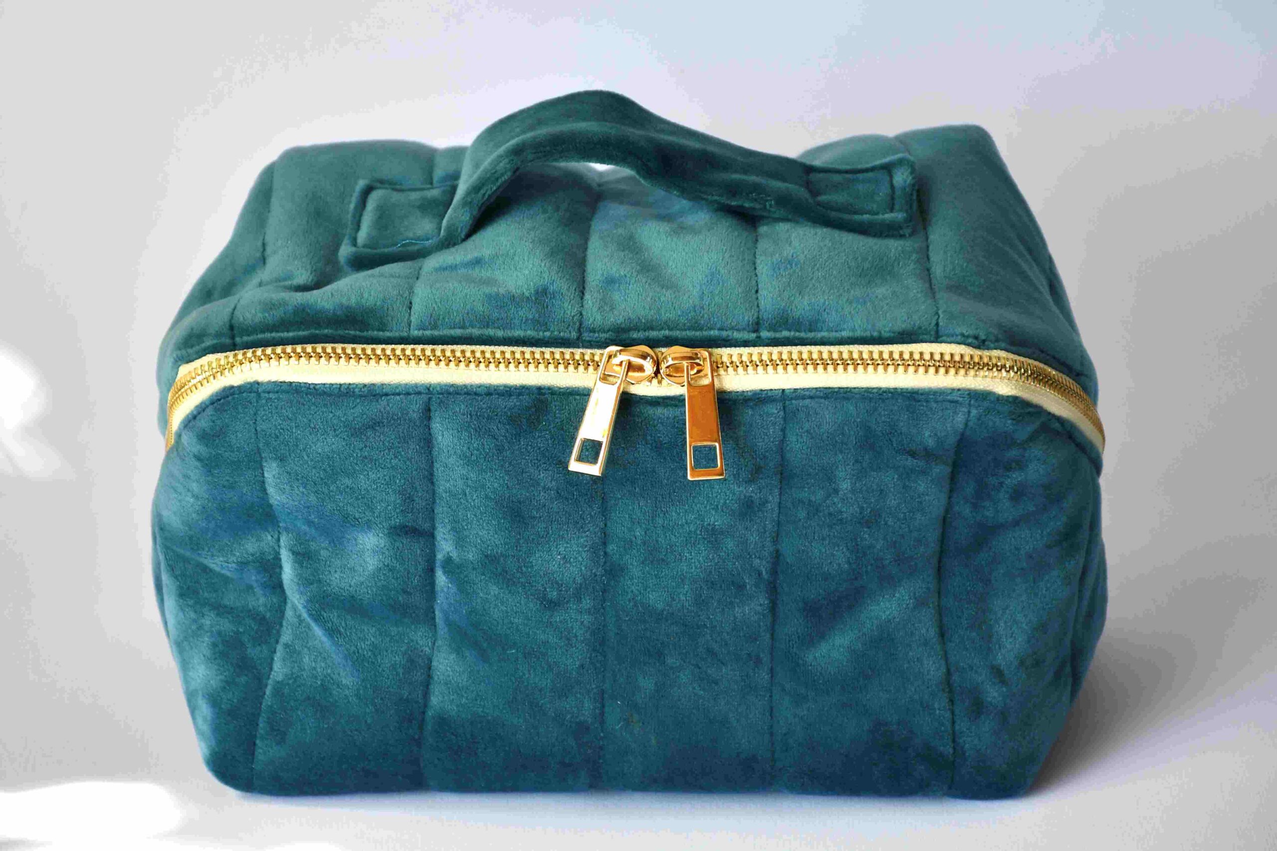 pli&scaron;ani neseser- Souvenir store Beograd Dorćol