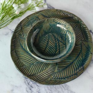 Tamno zeleni keramički tanjir