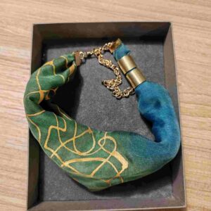 Think of silk ogrlica- zlatna boja