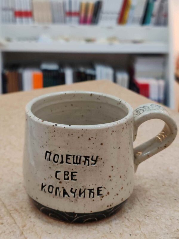 Keramička &scaron;olja sa natpisima