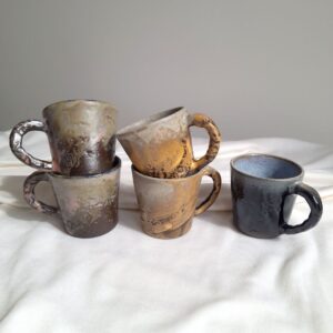 Keramička &scaron;olja sa dr&scaron;kom 2