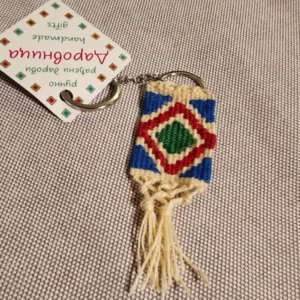 Mali privezak, ručno tkan