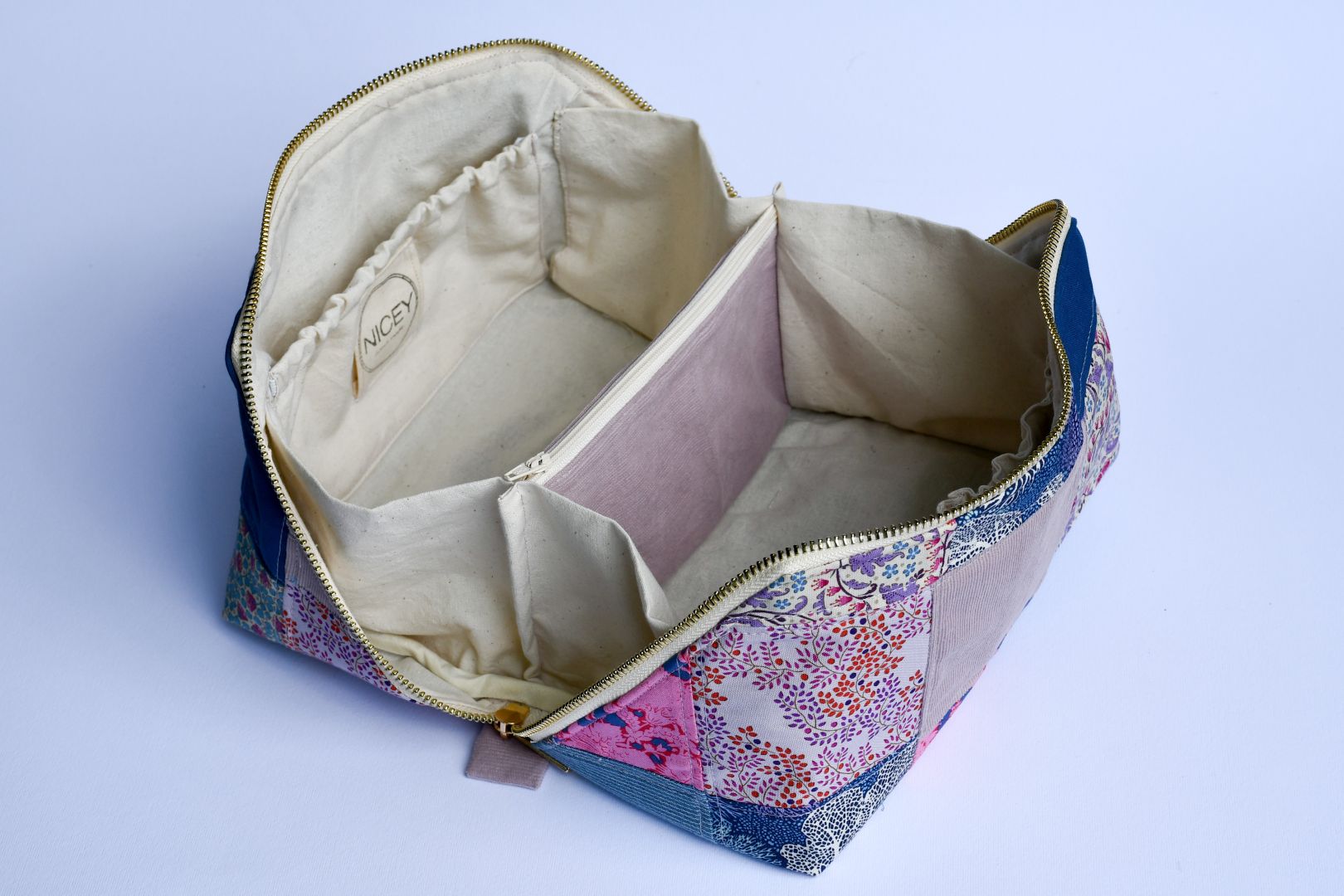 ručno &scaron;iveni neseseri- Mikaleidoskop Beograd Dorćol