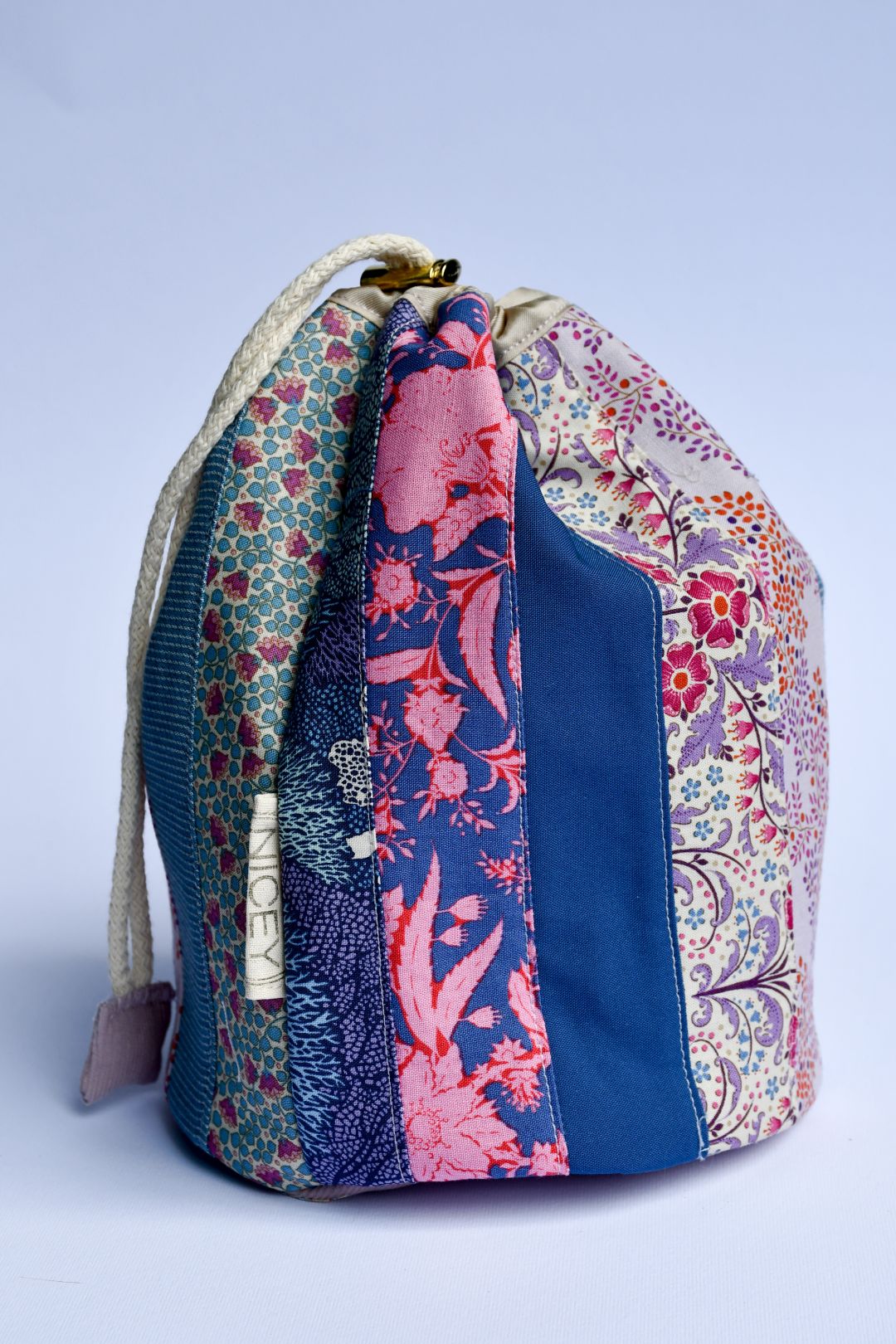 ručno &scaron;iveni neseseri- Mikaleidoskop Beograd Dorćol