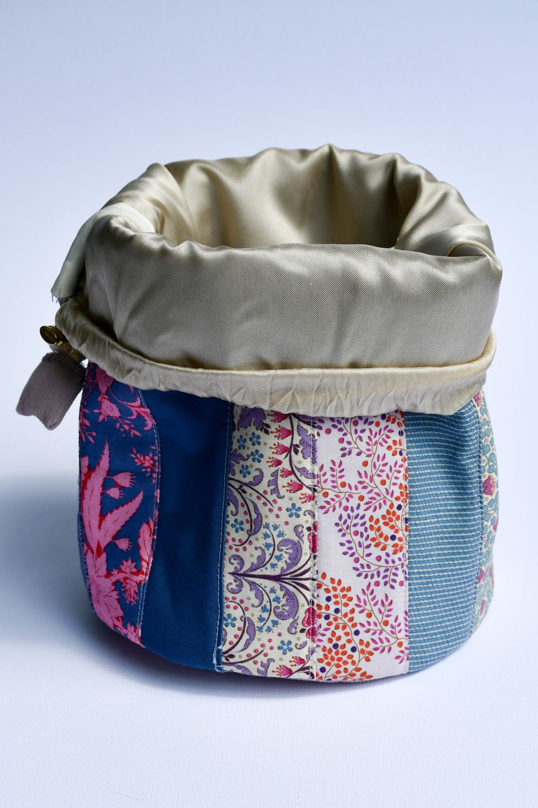 ručno &scaron;iveni neseseri- Mikaleidoskop Beograd Dorćol