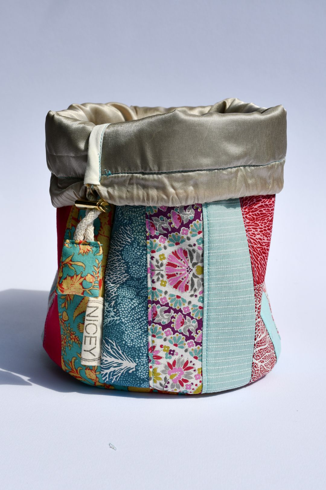 ručno &scaron;iveni neseseri- Mikaleidoskop Beograd Dorćol