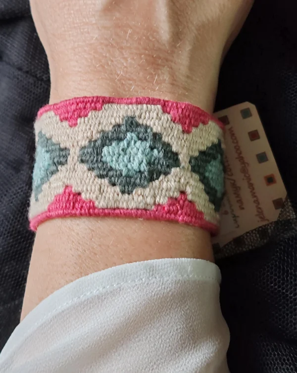 Ručno tkana narukvica 3