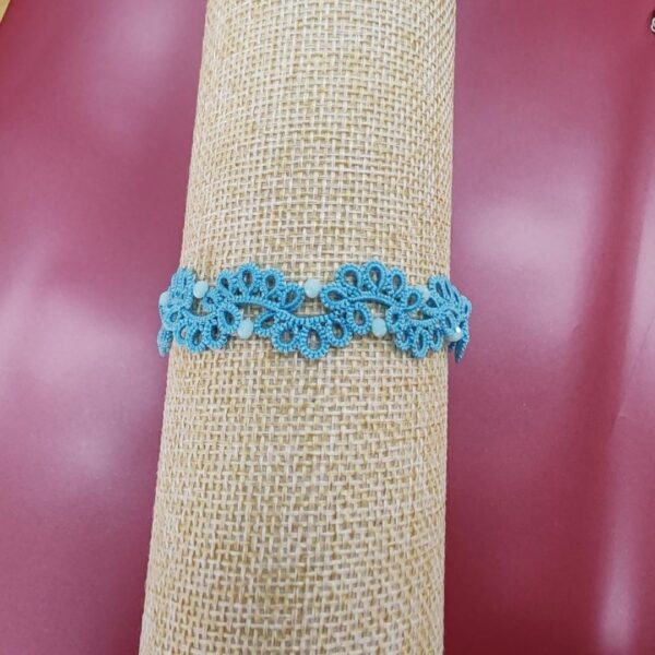 Čipkana cik-cak narukvica, u nekoliko boja