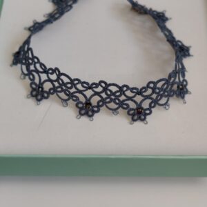 Čipkana ogrlica, Iglica