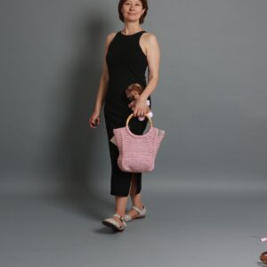 Pletena roze torba