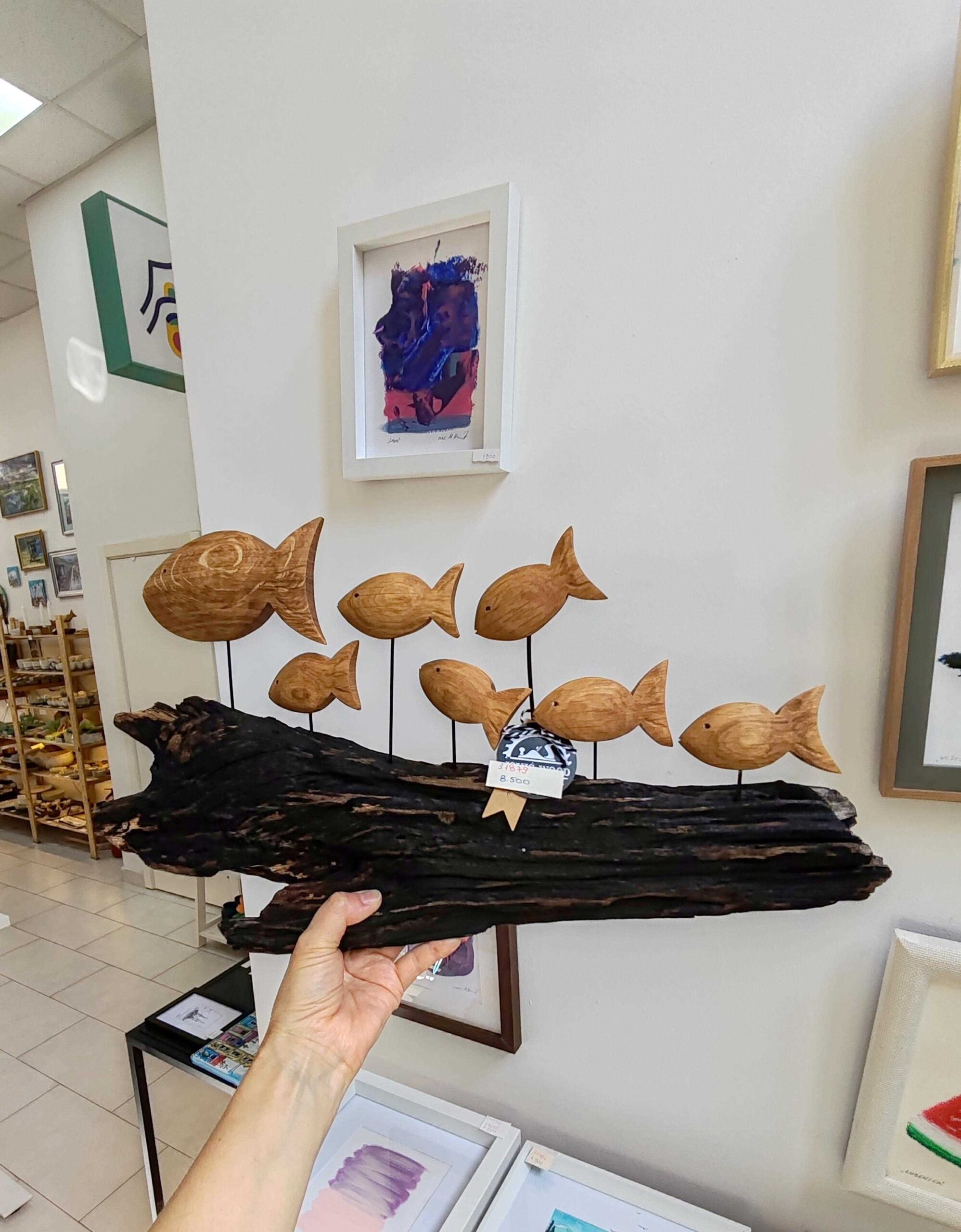 Drift wood, skulpture od plavnog drveta kao postolja, Carigradska 24, Beograd