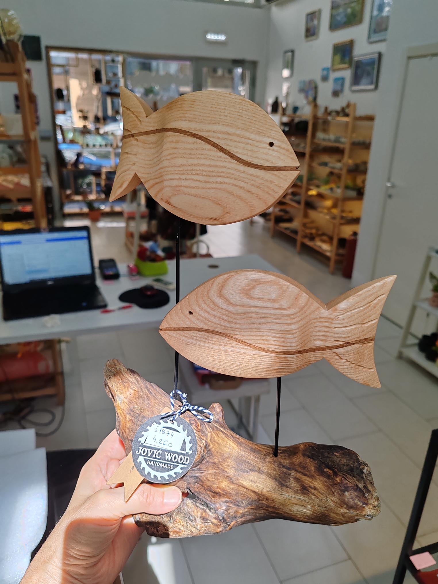 Drift wood, skulpture od plavnog drveta kao postolja, Carigradska 24, Beograd