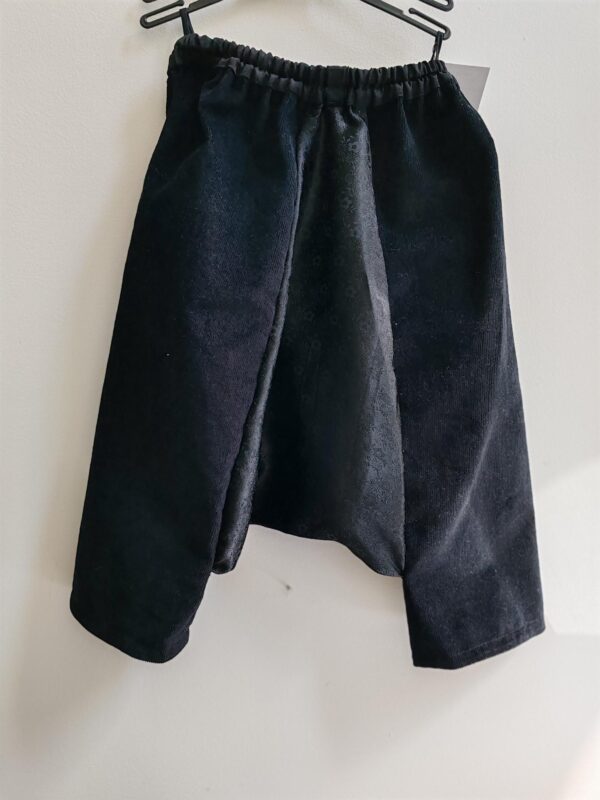 3/4 pantalone sa spu&scaron;tenim turom 3
